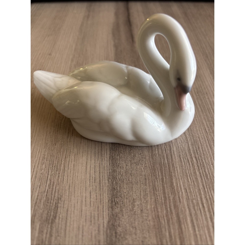 Lladro Retired Elegant Swan Figurine / Sculpture 2006 - 8271 Joan Coderch